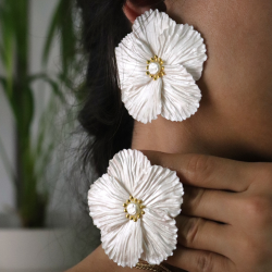 Polimer Kil Sedefli Beyaz Hibiscus Çiçek Küpe