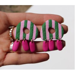 Polimer Kil Organik Formlu Yeşil Pembe Çizgili Sallantılı Küpe