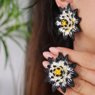 Polimer Kil El Yapımı Sarı Siyah Gece Zambağı Çiçek Gül Küpe