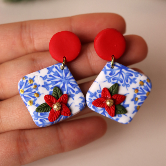 Kadın Özel Tasarım Kar Tanesi Desenli Poinsettia Detay Kadın Yeni Yıl Küpe Kadın Özel Tasarım Kar Tanesi Desenli Poinsettia Detay Kadın Yeni Yıl Küpe