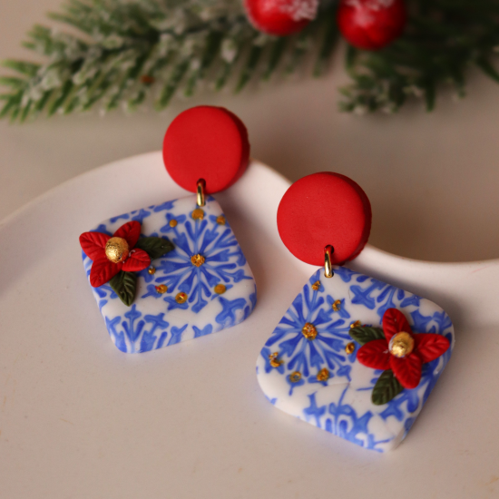 Kadın Özel Tasarım Kar Tanesi Desenli Poinsettia Detay Kadın Yeni Yıl Küpe Kadın Özel Tasarım Kar Tanesi Desenli Poinsettia Detay Kadın Yeni Yıl Küpe