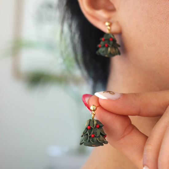 Polimer Kil Mini Yılbaşı Ağacı Küpe Poinsettia Detay Polimer Kil Mini Yılbaşı Ağacı Küpe Poinsettia Detay