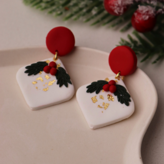 Kadın Tasarım Polimer Kil Noel Yeni Yıl Kokinalı Kırmızı Beyaz Basic Küpe Kadın Tasarım Polimer Kil Noel Yeni Yıl Kokinalı Kırmızı Beyaz Basic Küpe
