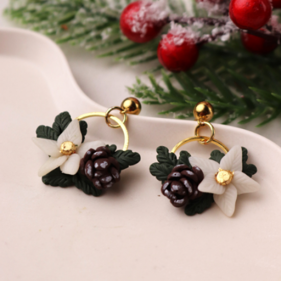 Tasarım Kadın Poinsettia Kozalak Detay Gold Halkalı Noel Yeni Yıl Küpe Tasarım Kadın Poinsettia Kozalak Detay Gold Halkalı Noel Yeni Yıl Küpe