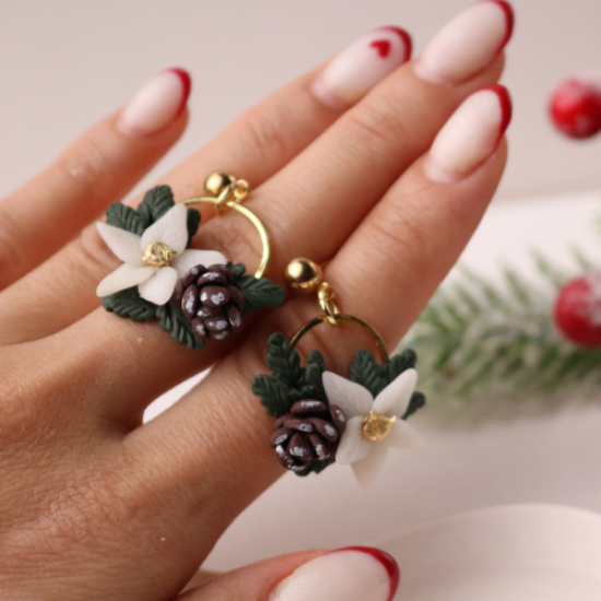 Tasarım Kadın Poinsettia Kozalak Detay Gold Halkalı Noel Yeni Yıl Küpe Tasarım Kadın Poinsettia Kozalak Detay Gold Halkalı Noel Yeni Yıl Küpe