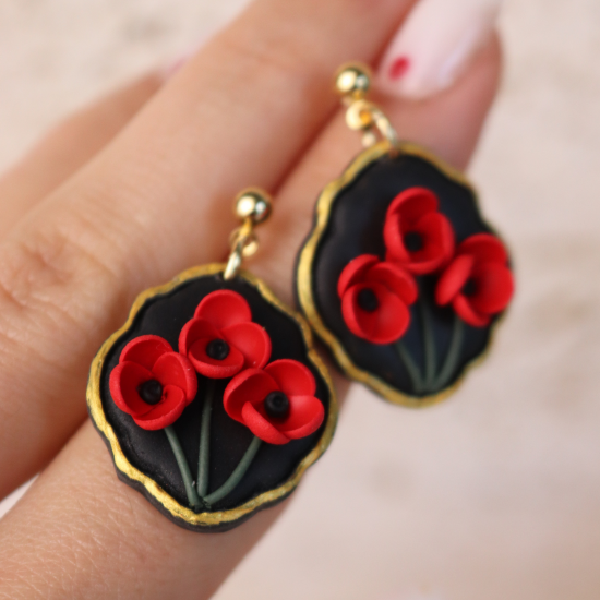 Polimer Kil Çiçekli Siyah Küpe Gold Çerçeveli Küpe